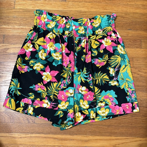 EXPRESS - WOMEN’S FLORAL HIGH WAISTED SHORTS - SIZE XS - Picture 5 of 9